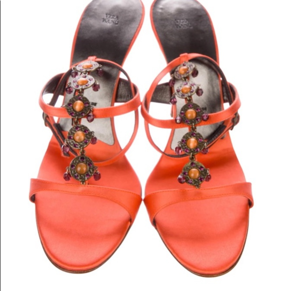 VERA WANG
Satin Embellished Sandals